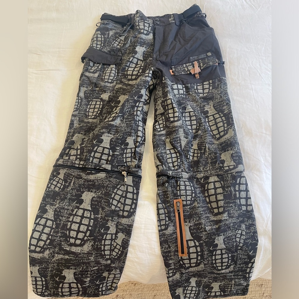 Men’s Grenade Gloves- Fatigue Project Snowboard Pants- Large